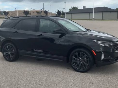 Used 2022 Chevrolet Equinox RS w/ LPO, Floor Liner Package AWD/4WD image 2