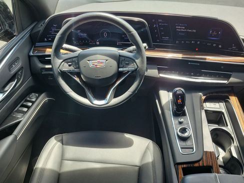Used 2023 Cadillac Escalade Luxury image 18