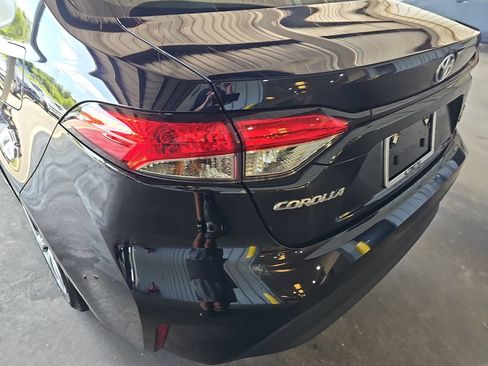 Used 2025 Toyota Corolla LE FWD image 27