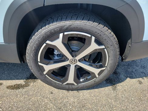 New 2026 Volkswagen Taos SEL AWD/4WD image 22