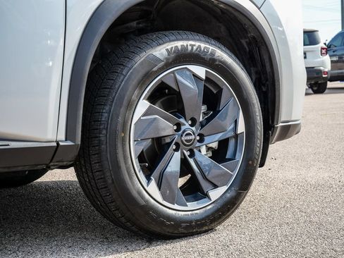 Used 2025 Nissan Rogue SV AWD/4WD image 9