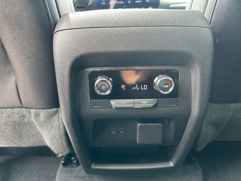 Used 2025 Chevrolet Traverse LT w/ Sun and Wheel Package AWD/4WD image 19