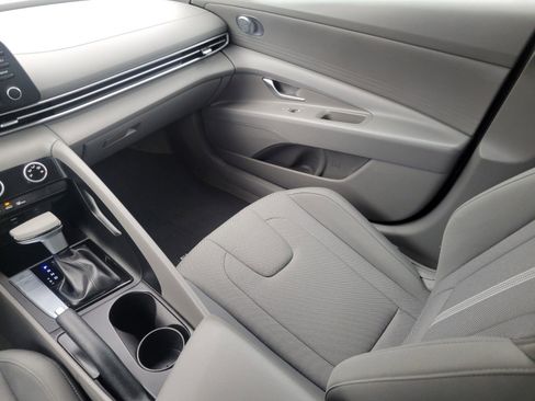 Certified 2025 Hyundai Elantra SE w/ Cargo Package image 15