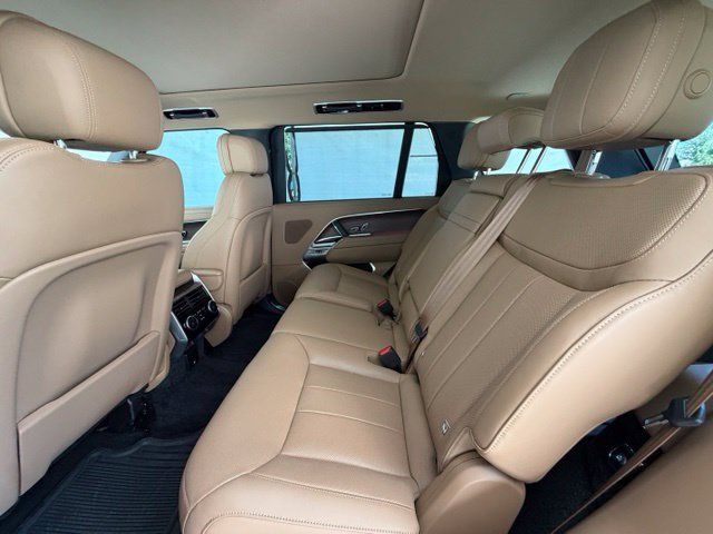 Used 2025 Land Rover Range Rover Long Wheelbase SE AWD/4WD image 25