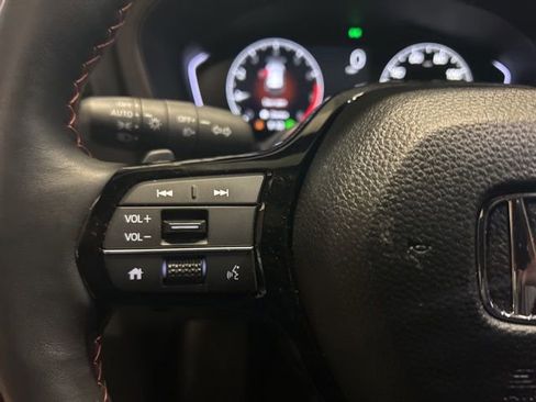 Used 2025 Honda Pilot TrailSport image 17