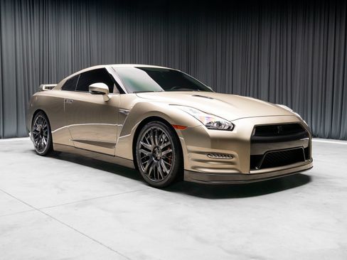 Used 2016 Nissan GT-R Premium AWD/4WD image 18