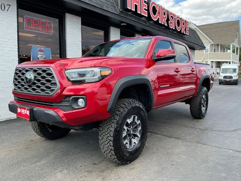 Used 2021 Toyota Tacoma TRD Off-Road w/ TRD Premium Off Road Package AWD/4WD image 2