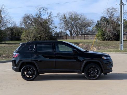 New 2026 Jeep Compass Latitude image 9