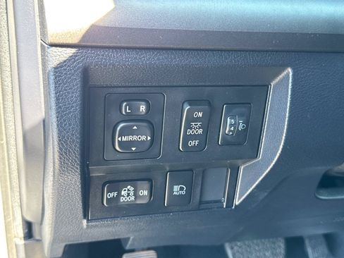 Used 2019 Toyota Tundra SR5 w/ SR5 Upgrade Package AWD/4WD image 29