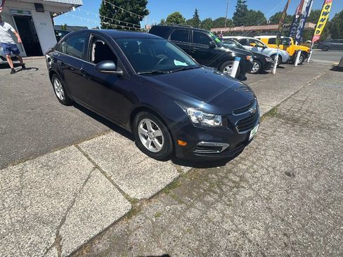 Used 2015 Chevrolet Cruze LT FWD image 3