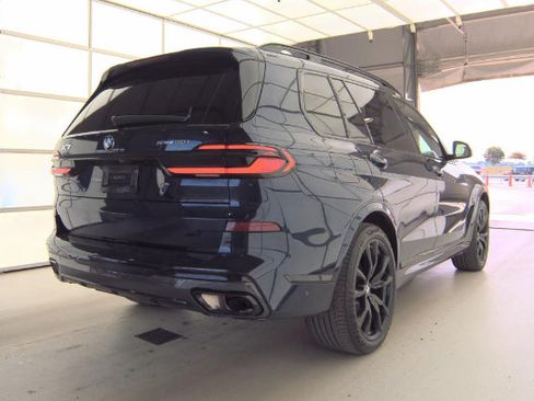 Used 2024 BMW X7 xDrive40i w/ M Sport Package AWD/4WD image 5
