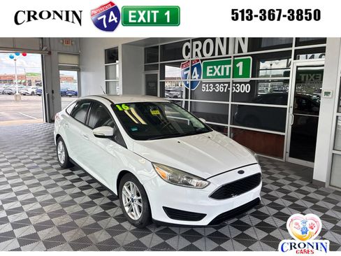 Used 2016 Ford Focus SE FWD image 1