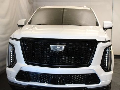 Used 2025 Cadillac Escalade V AWD/4WD image 3