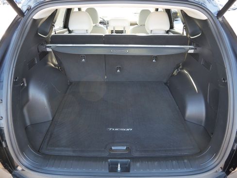Certified 2023 Hyundai Tucson Limited w/ Cargo Package image 18