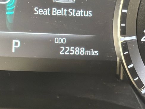 Used 2021 Toyota Highlander Limited FWD image 30