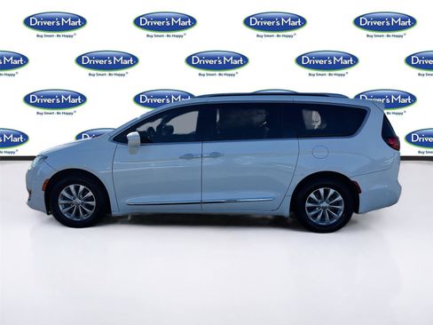 Used 2019 Chrysler Pacifica Touring-L image 5
