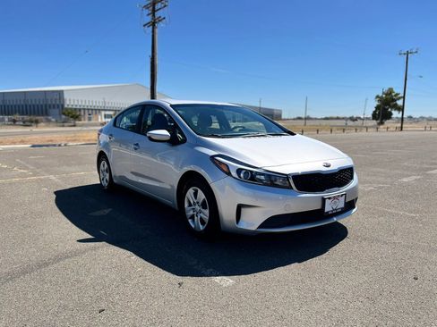 Used 2018 Kia Forte LX FWD image 3