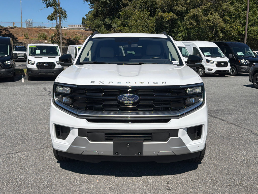 Used 2025 Ford Expedition Max Platinum w/ Driver's Package AWD/4WD image 2