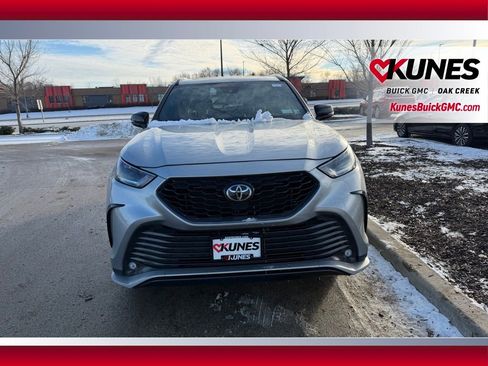 Used 2024 Toyota Highlander XSE image 3