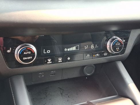 Used 2023 Mitsubishi Outlander SE AWD/4WD image 16