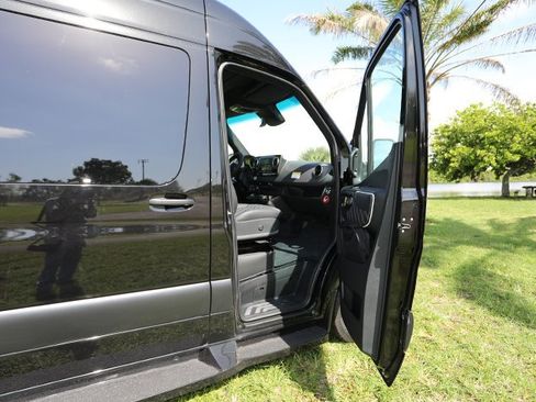 Used 2024 Mercedes-Benz Sprinter 3500 image 19