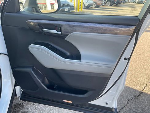 New 2026 Toyota Highlander Platinum AWD/4WD image 20