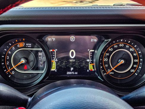 Used 2024 Jeep Wrangler Unlimited Rubicon AWD/4WD image 29
