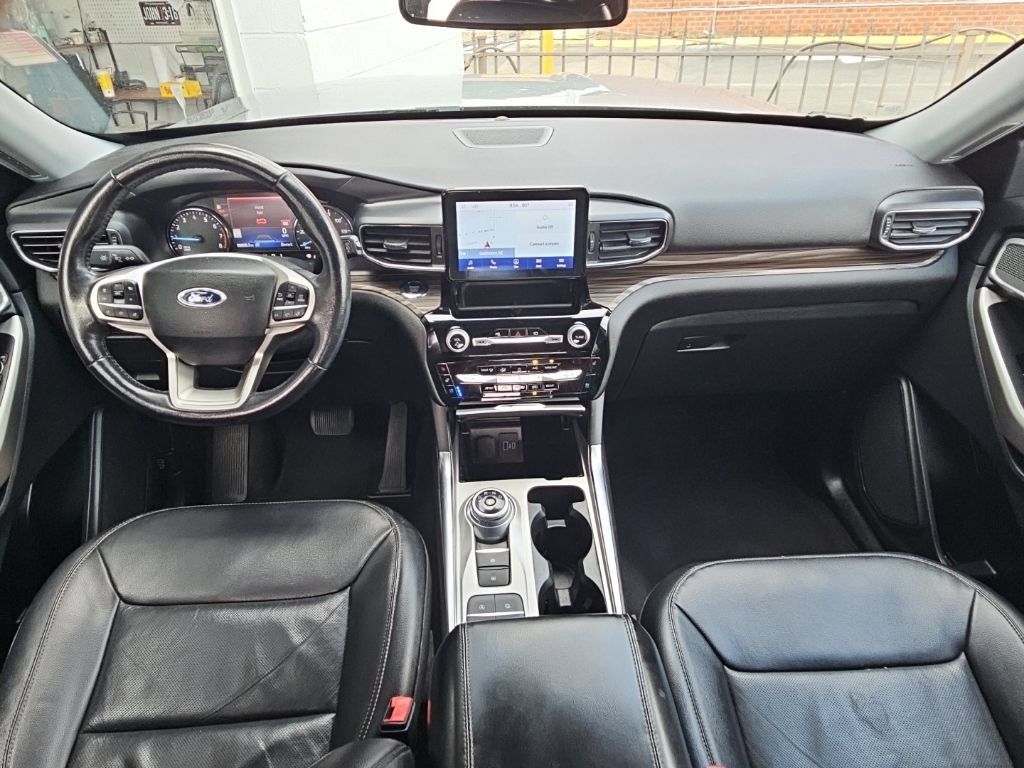 Used 2022 Ford Explorer Limited w/ Equipment Group 301A RWD image 9