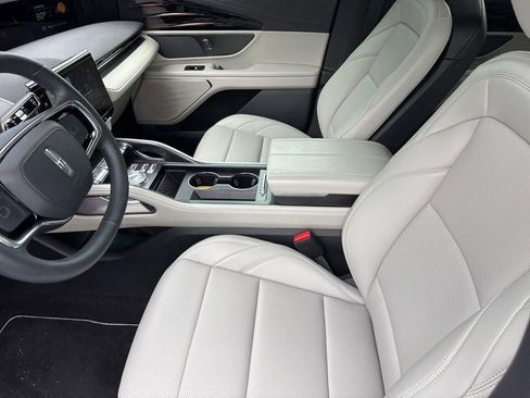 Used 2026 Lincoln Nautilus Premier AWD/4WD image 11