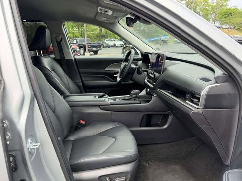Used 2025 Toyota Grand Highlander AWD image 12