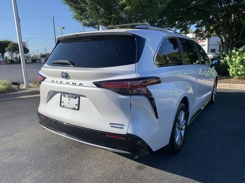 Used 2023 Toyota Sienna Limited FWD image 8