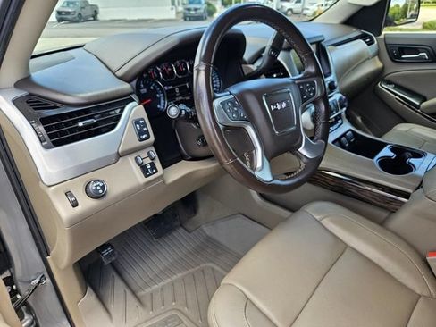 Used 2019 GMC Yukon XL SLT w/ HD Trailering Package RWD image 17