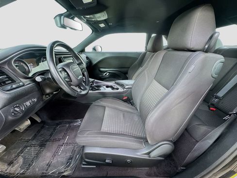 Used 2017 Dodge Challenger SXT RWD image 22