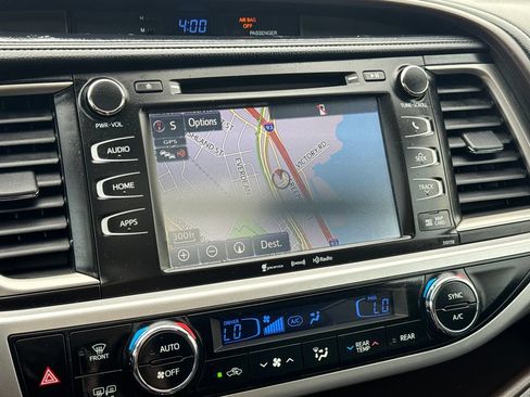 Used 2016 Toyota Highlander XLE AWD/4WD image 26
