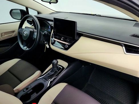 Used 2025 Toyota Corolla LE image 23