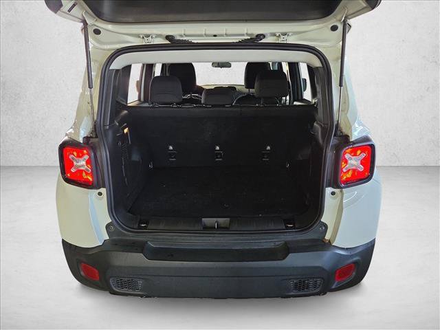 Used 2020 Jeep Renegade Altitude FWD image 6