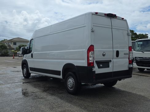 Used 2025 RAM ProMaster 2500 w/ Convenience Group FWD image 5