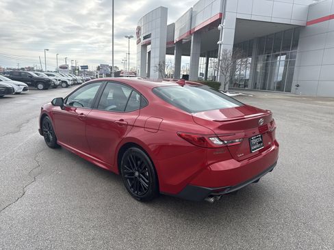 Certified 2025 Toyota Camry SE image 5