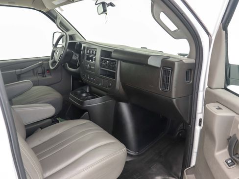 Used 2025 Chevrolet Express 2500 w/ Driver Convenience Package image 19