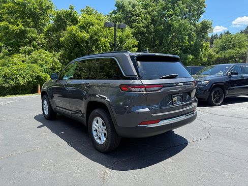 Used 2025 Jeep Grand Cherokee Laredo w/ Luxury Tech Group I AWD/4WD image 4