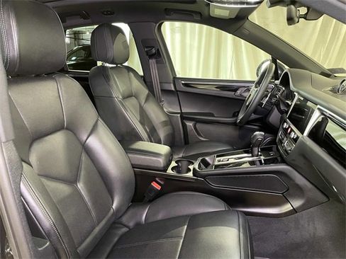 Used 2025 Porsche Macan image 23