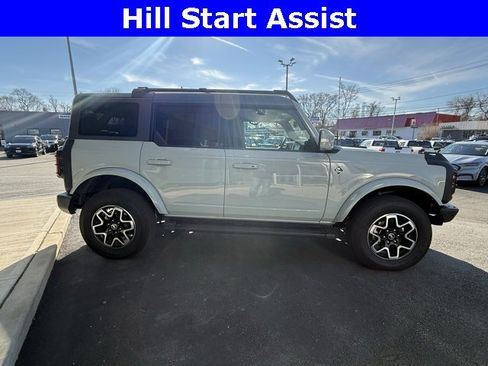 Used 2022 Ford Bronco Outer Banks image 8