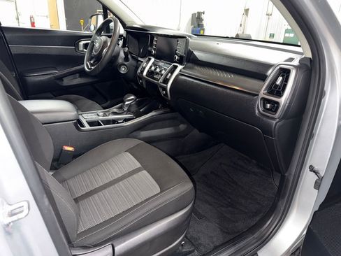 Used 2021 Kia Sorento LX image 19