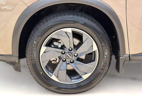 Used 2024 Nissan Rogue SV w/ SV Premium Package FWD image 12
