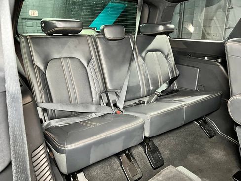 Used 2024 Ford Expedition Platinum AWD/4WD image 22