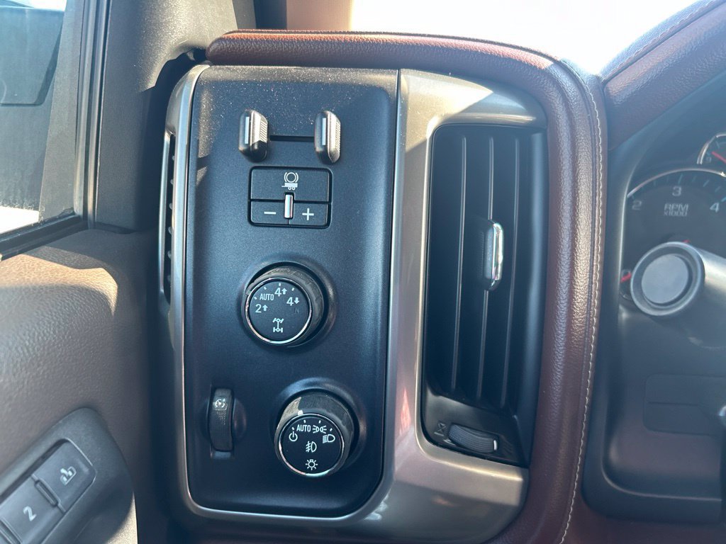 Used 2016 Chevrolet Silverado 1500 High Country w/ High Country Premium Package AWD/4WD image 17
