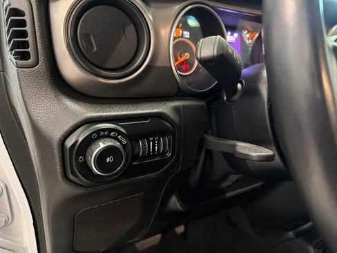 Used 2020 Jeep Wrangler Sport AWD/4WD image 15