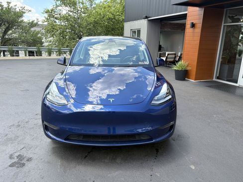 Used 2022 Tesla Model Y Long Range AWD/4WD image 3