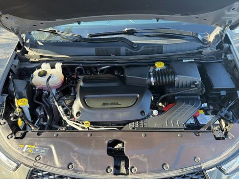 Used 2025 Chrysler Pacifica Limited image 11