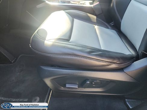 Used 2023 Ford Explorer XLT w/ Equipment Group 202A AWD/4WD image 25